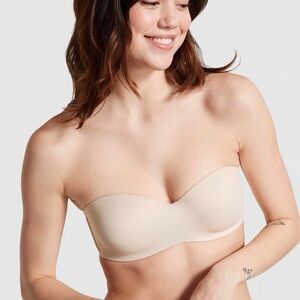 Lightly lined strapless bra